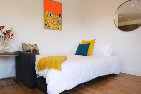 Apartamento Modern One Bedroom In Ealing Common Londres