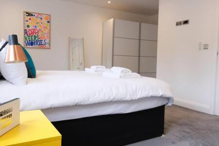 Modern One Bedroom In Ealing Common Appartement