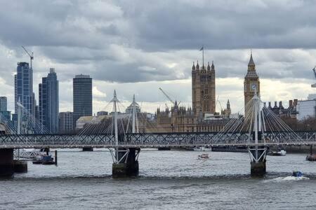 Modern One Bedroom In Ealing Common Appartement *